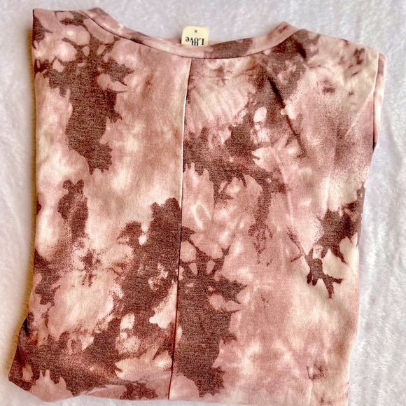 3/$15 **NWOT** SEW IN LOVE, (Size M) Mauve & Cream Watercolor Tie Dye Swing Top - Picture 5 of 6